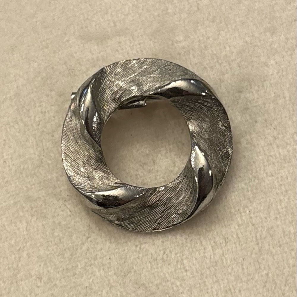 Silver Tone Brooch Scarf Clip Pin Round Circle Textured